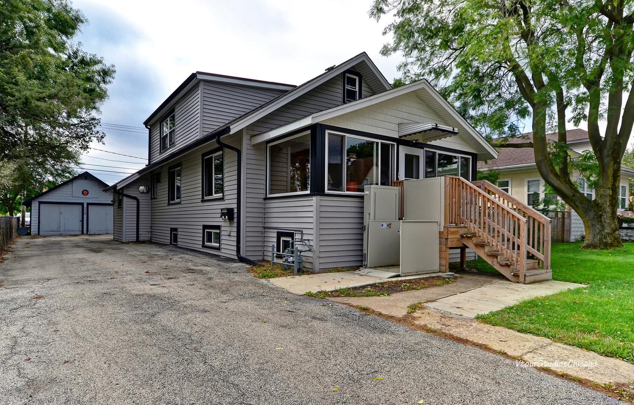 8015 White Ave., Lyons, IL 60534