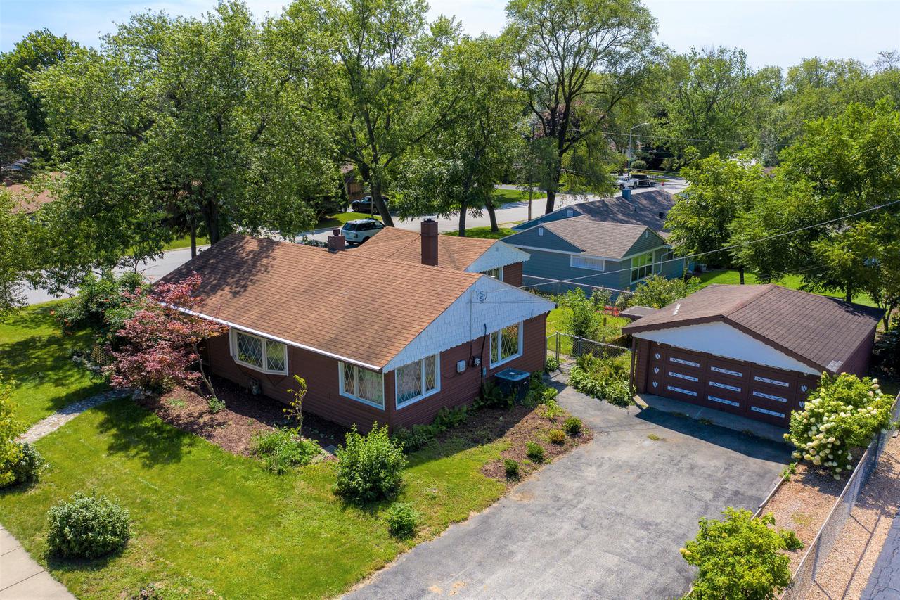 5065 Oak Center Dr., Oak Lawn, IL 60453