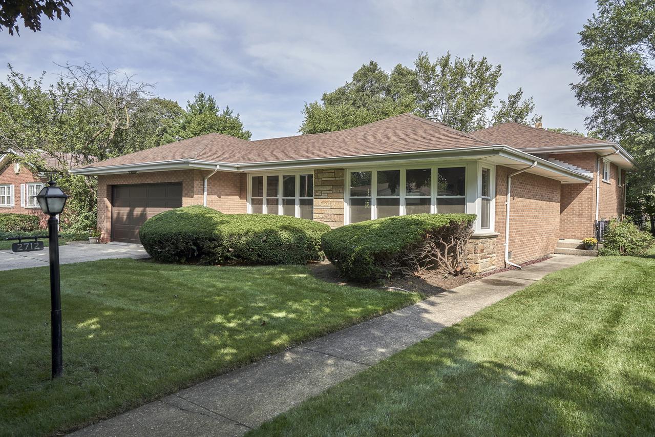 2712 Birchwood Ave., Wilmette, IL 60091