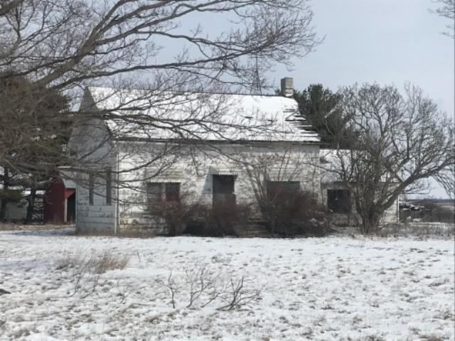5699 E 2500 North Rd., Armstrong, IL 61812