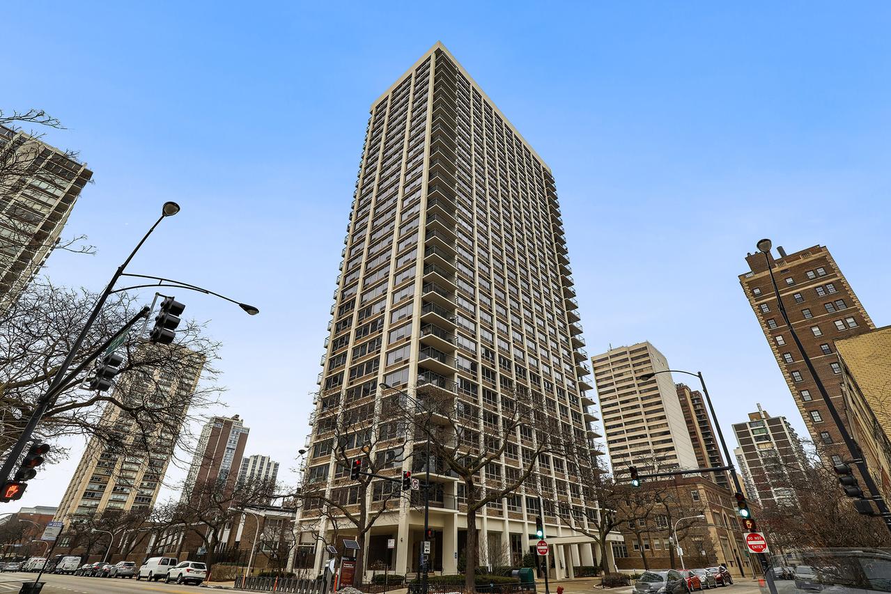 88 W Schiller St. #801, Chicago, IL 60610