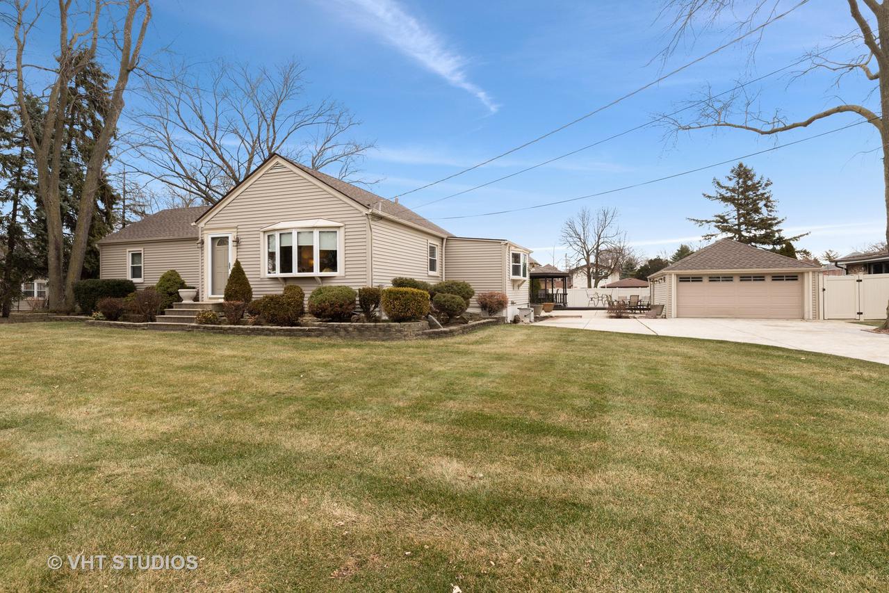 2269 Douglas Ave., Des Plaines, IL 60018