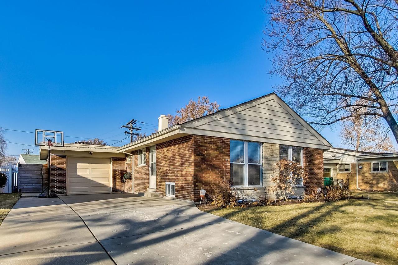 2340 Mayfair Ave., Westchester, IL 60154