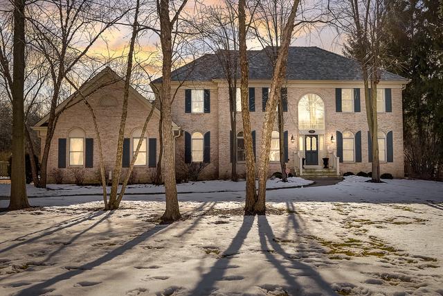 325 Camelot Ln., Libertyville, IL 60048