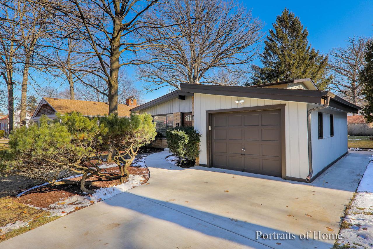 1181 Sherwood Rd., Highland Park, IL 60035