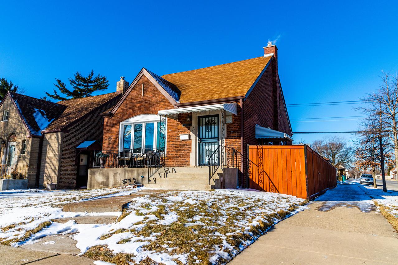 10800 S Avenue F, Chicago, IL 60617