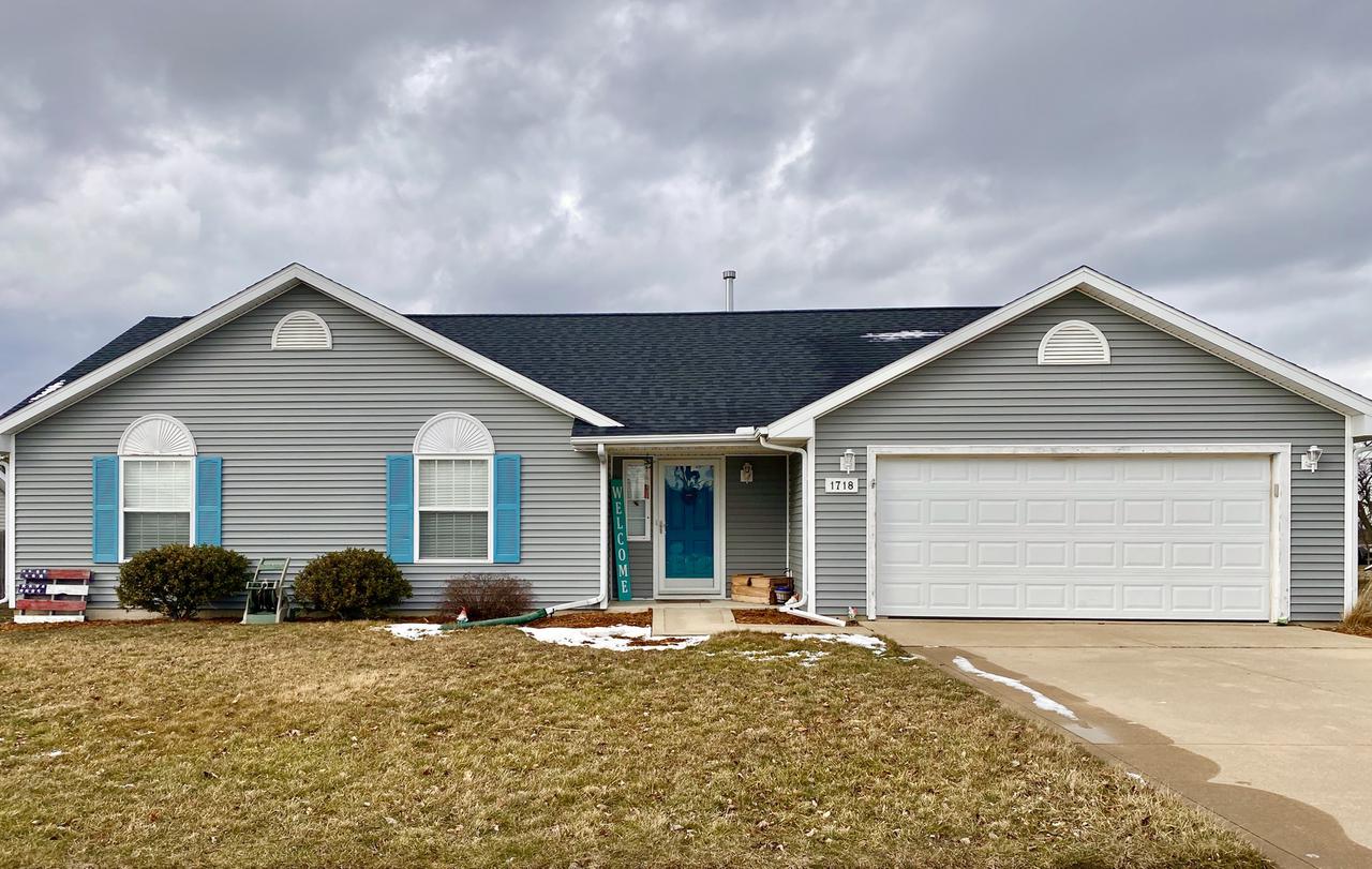 1718 Magnolia Dr., St. Joseph, IL 61873