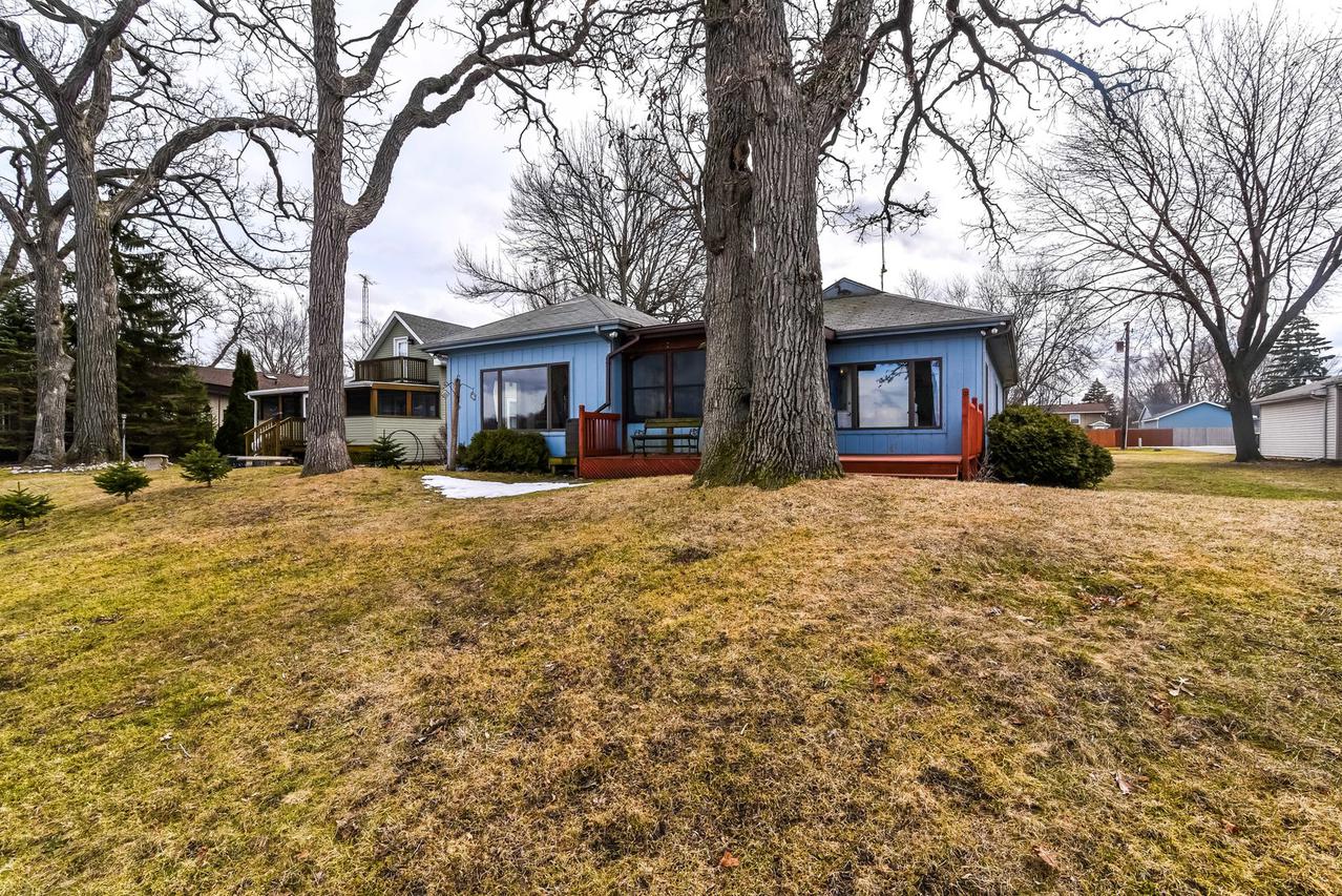149 Zelinger Ln., Antioch, IL 60002