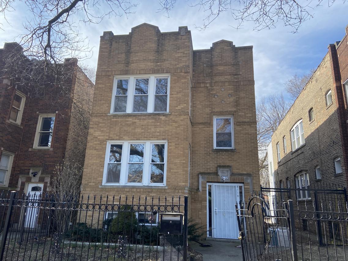 8118 S Manistee Ave., Chicago, IL 60617
