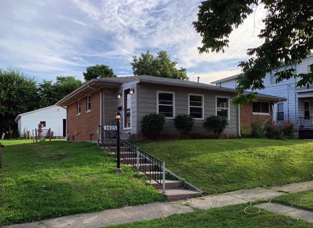 1425 E Seiberling Ave., Peoria Heights, IL 61616