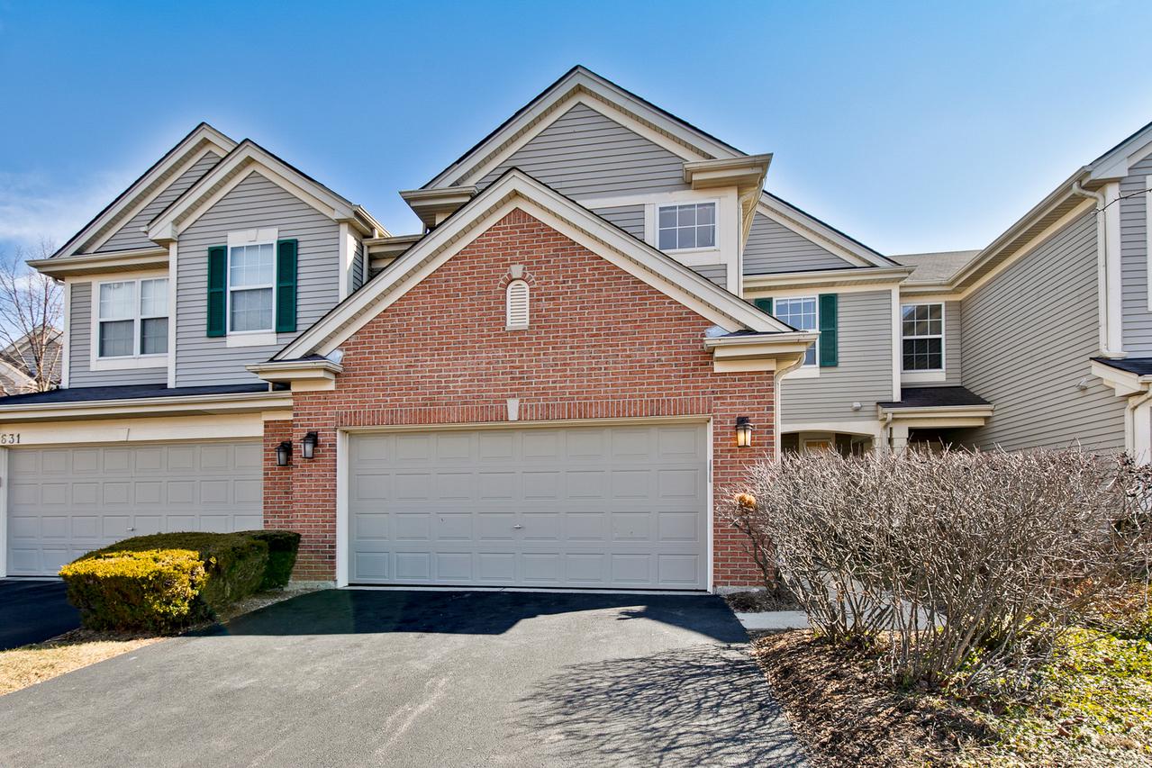 637 Creekside Cir., Gurnee, IL 60031