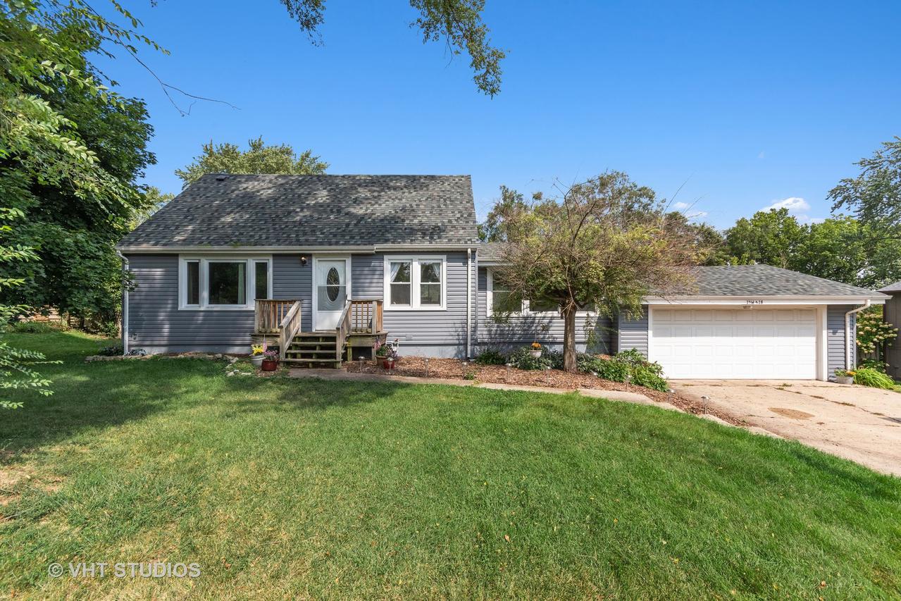 23W528 Burdette Ave., Carol Stream, IL 60188