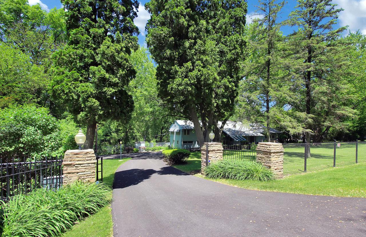 1372 Woodside Dr., Freeport, IL 61032