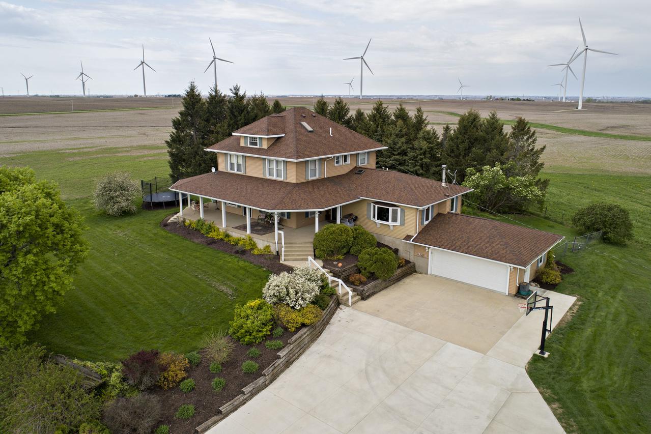14871 800 North Ave., Tiskilwa, IL 61368
