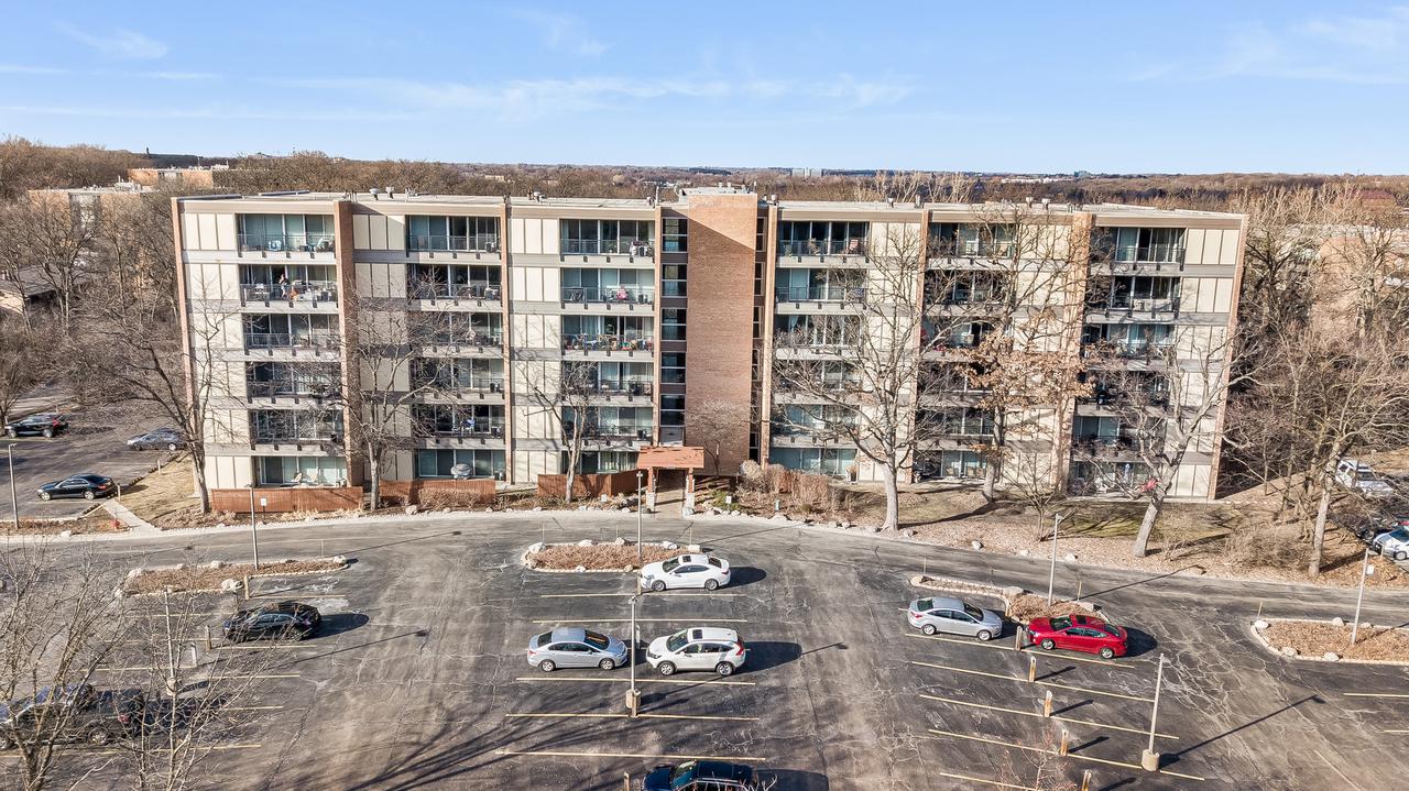 5950 Oakwood Dr. #4E, Lisle, IL 60532