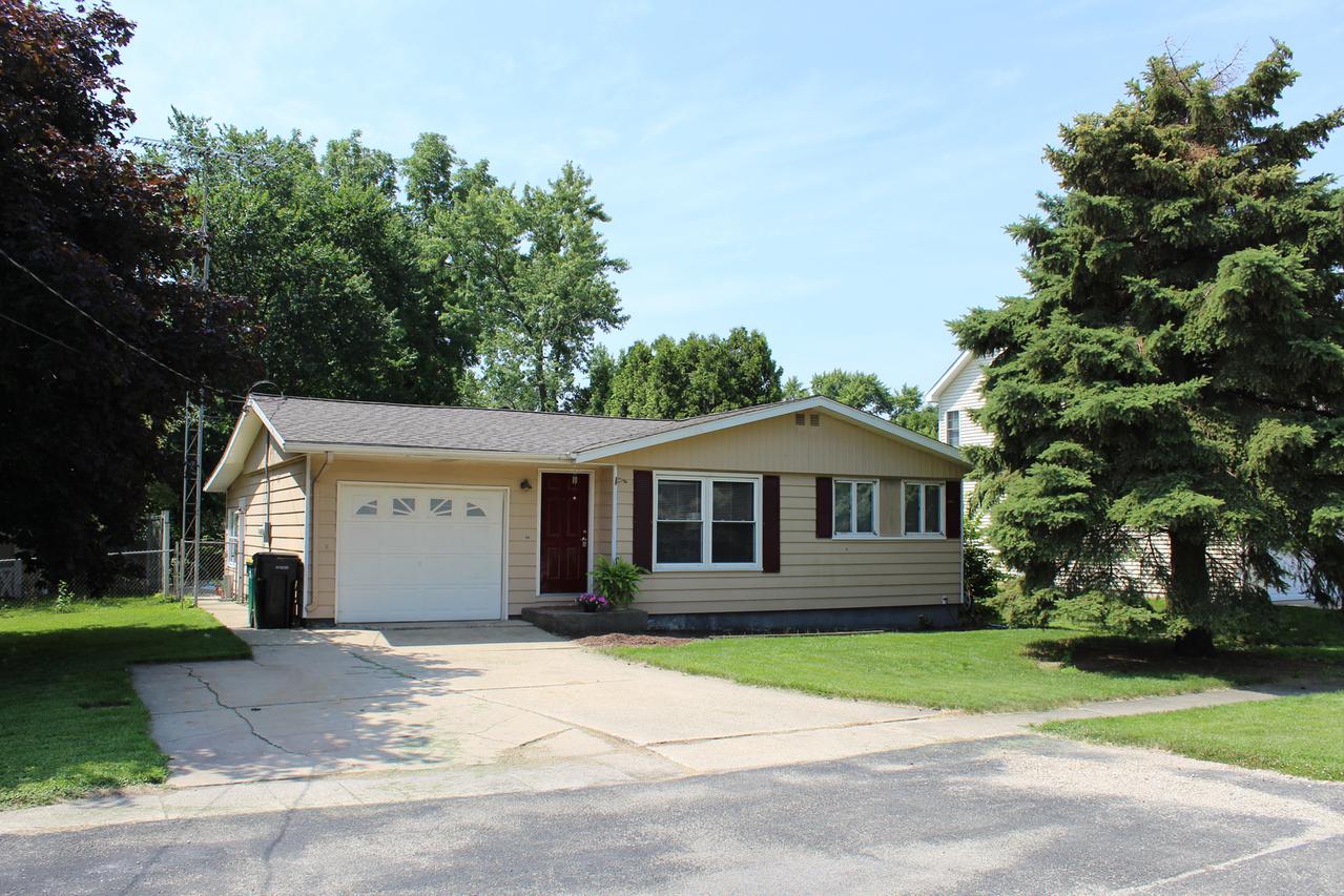 345 E Dale St., Somonauk, IL 60552
