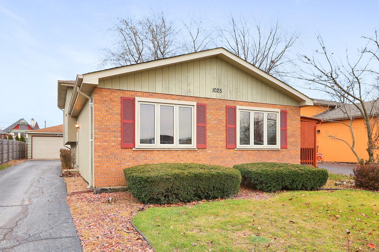 1025 Hermes Ave., Lemont, IL 60439