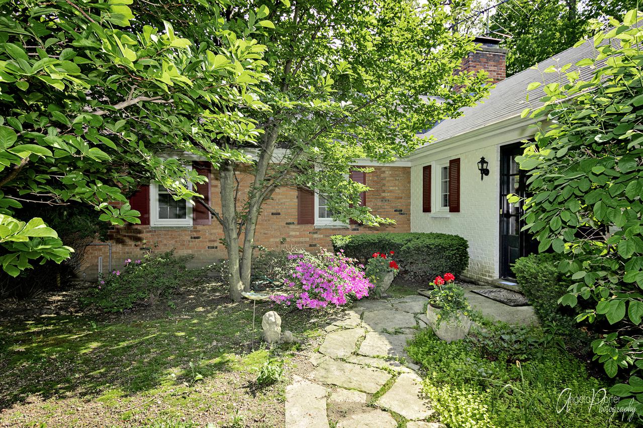 381 S Saint Marys Rd., Libertyville, IL 60048