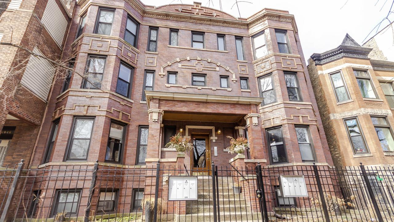 2848 N Albany Ave. #4S, Chicago, IL 60618