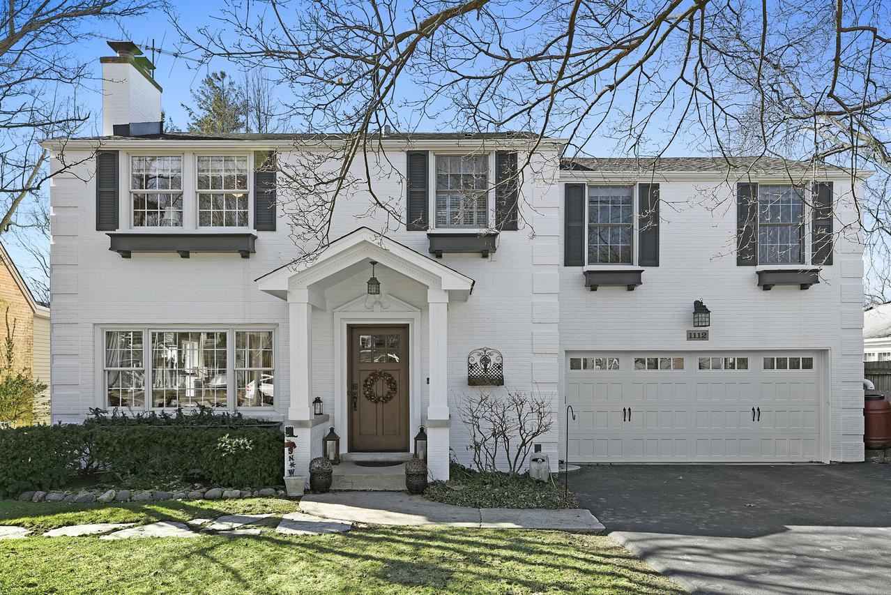 1112 Walnut Ln., Northbrook, IL 60062