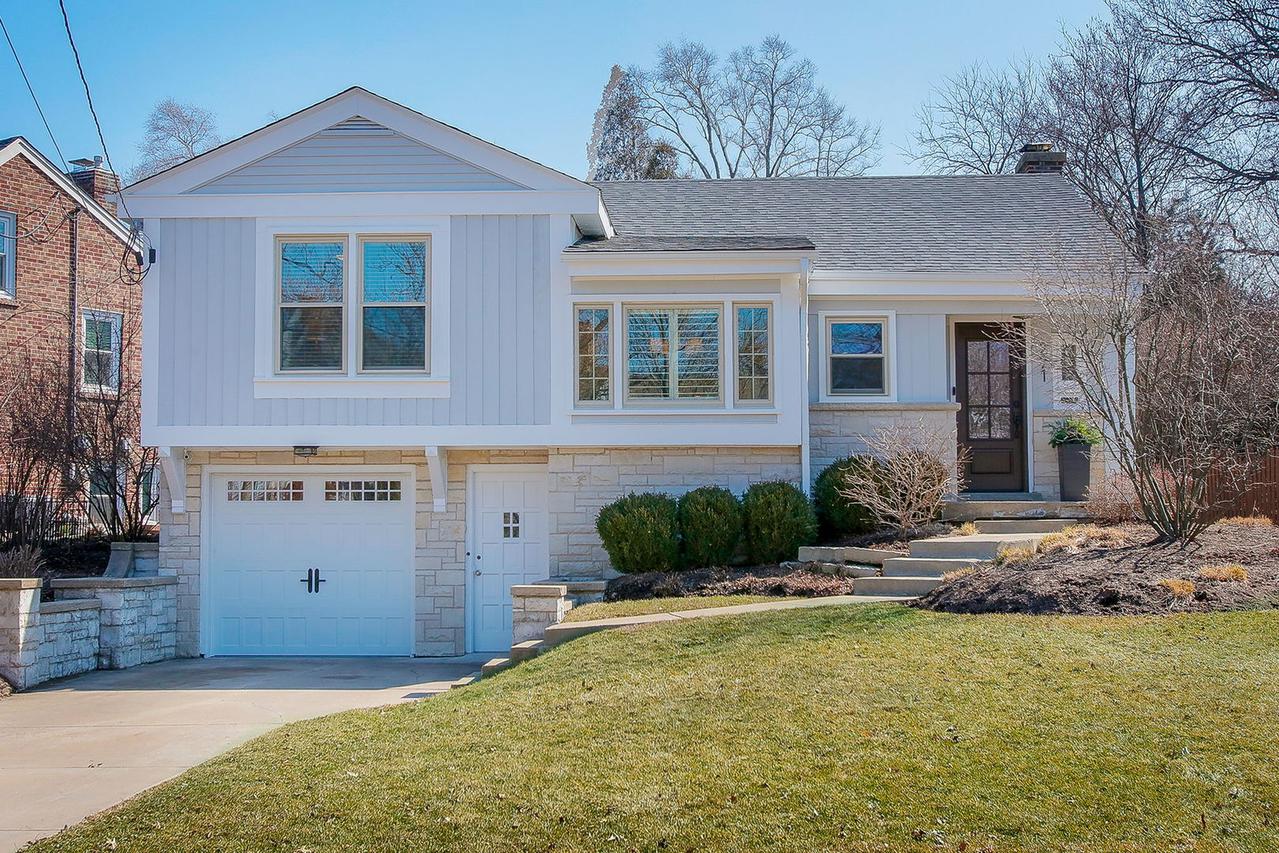 271 Sunset Ave., Glen Ellyn, IL 60137