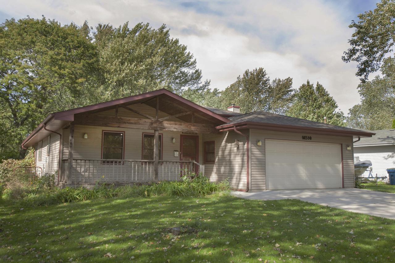 9N590 Flora Dr., Elgin, IL 60123