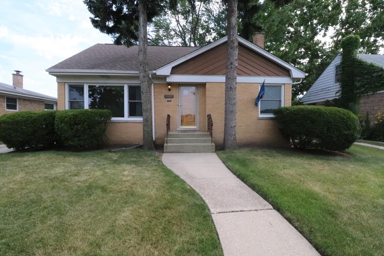 7127 W Cleveland St., Niles, IL 60714