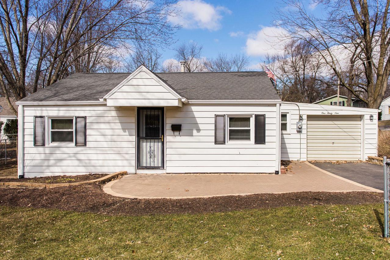 139 Oak Dr., Dekalb, IL 60115