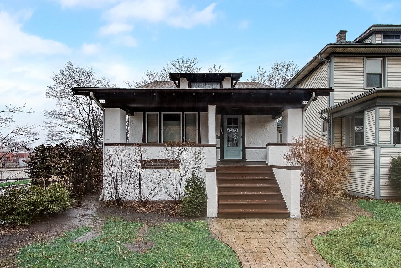837 Wesley Ave., Oak Park, IL 60304