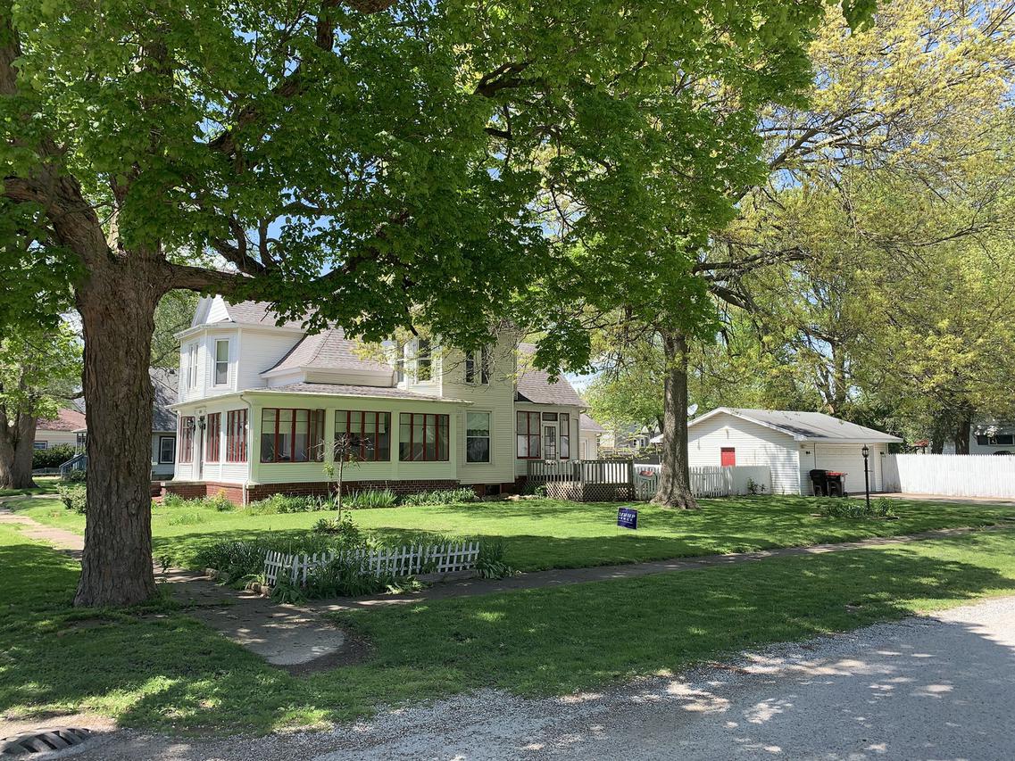 205 W Webster St., Clinton, IL 61727