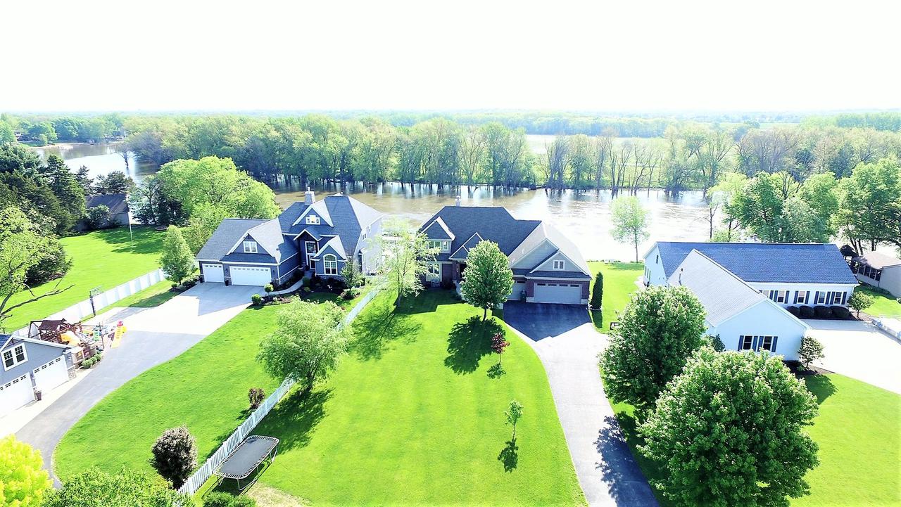 9611 Brenda Dr., Roscoe, IL 61073