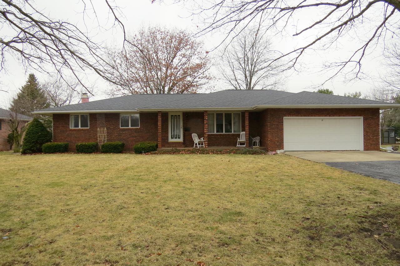 17 Carter Dr., Fairbury, IL 61739