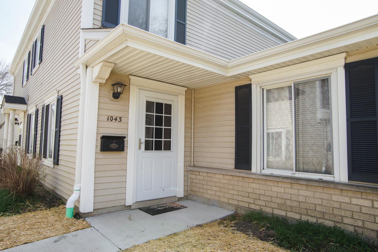 1043 Cove Dr. #136B, Prospect Heights, IL 60070