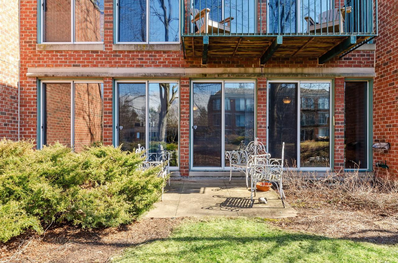 2030 Arbor Ln. #102, Northfield, IL 60093