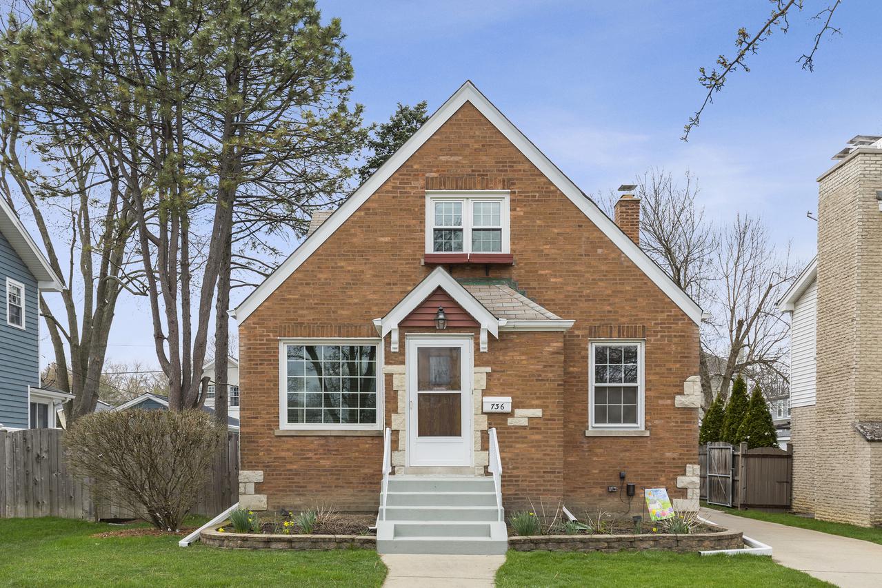 736 N Stone Ave., La Grange Park, IL 60526