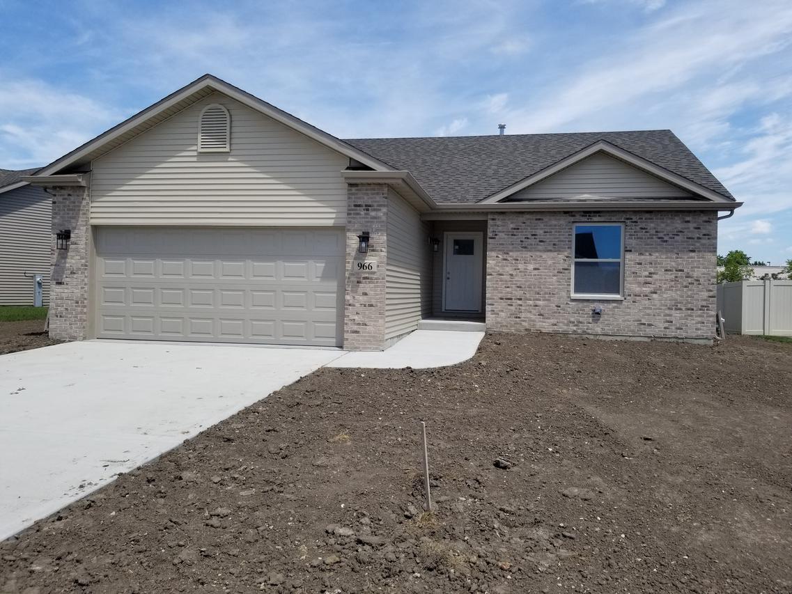 966 S Foxgrove Dr., Coal City, IL 60416