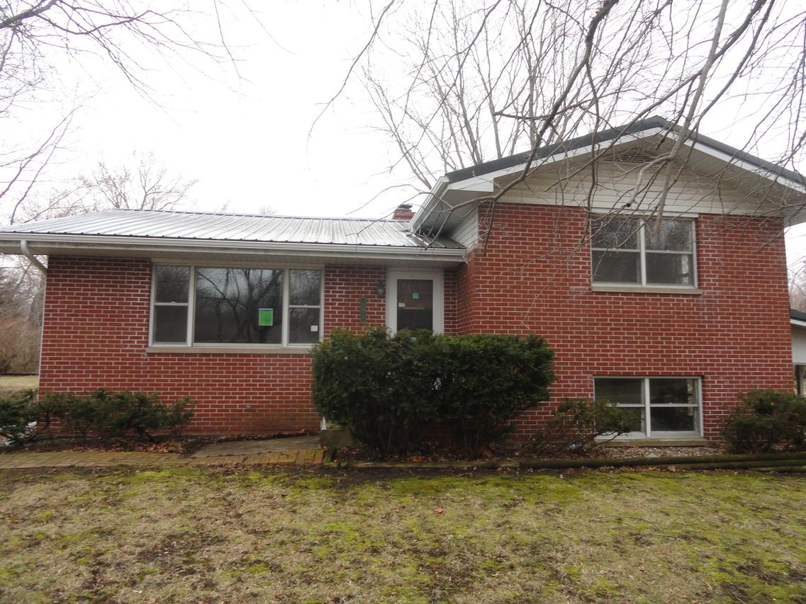 301 W Main St., Colfax, IL 61728