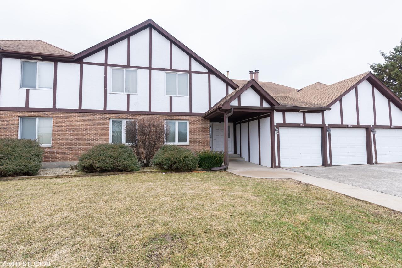 1512 Kennicott Ct. #2C, Sycamore, IL 60178