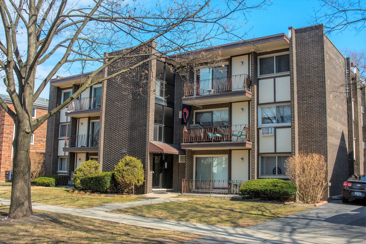 27 S Waiola Ave. #304, La Grange, IL 60525