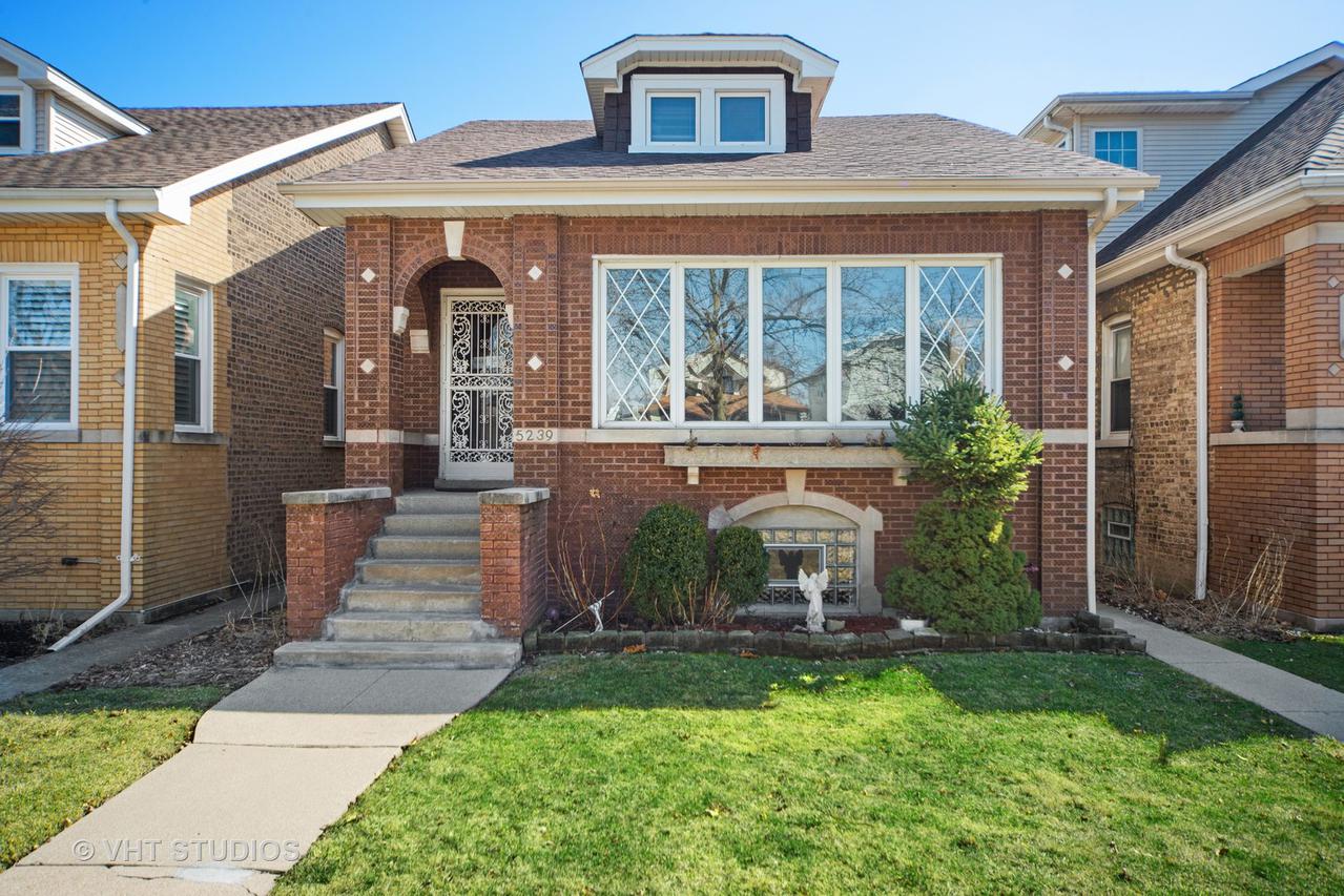 5239 N Ludlam Ave., Chicago, IL 60630