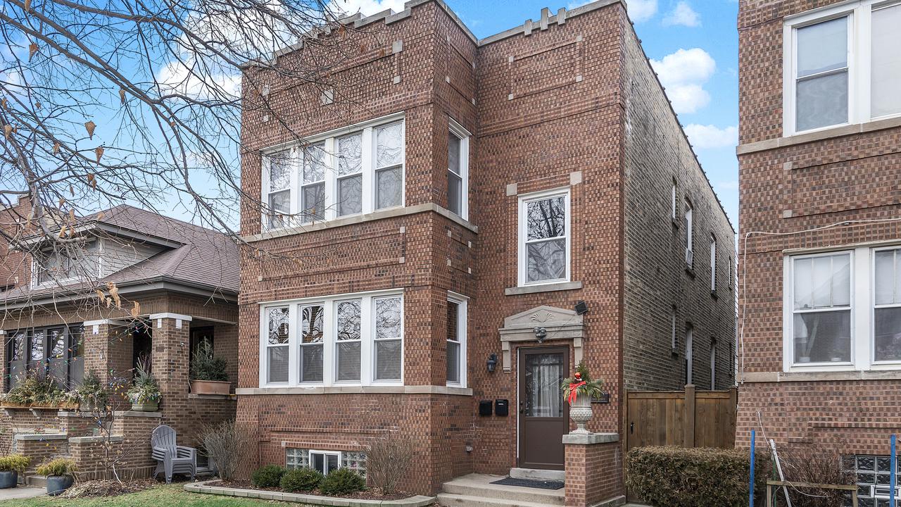 3832 N Francisco Ave., Chicago, IL 60618