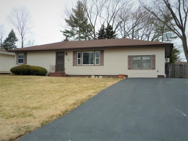 321 Hillside Pl., North Aurora, IL 60542