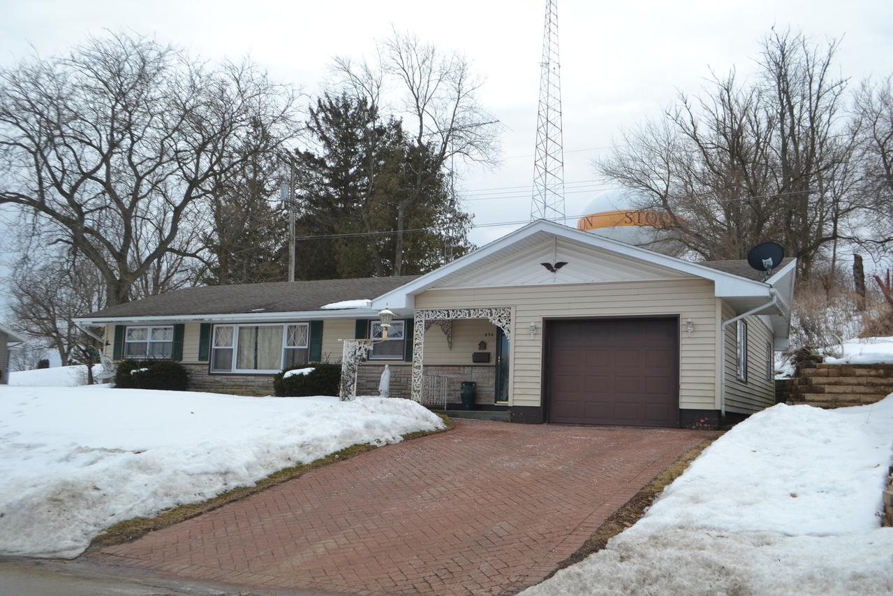 434 W Columbia Ave., Stockton, IL 61085
