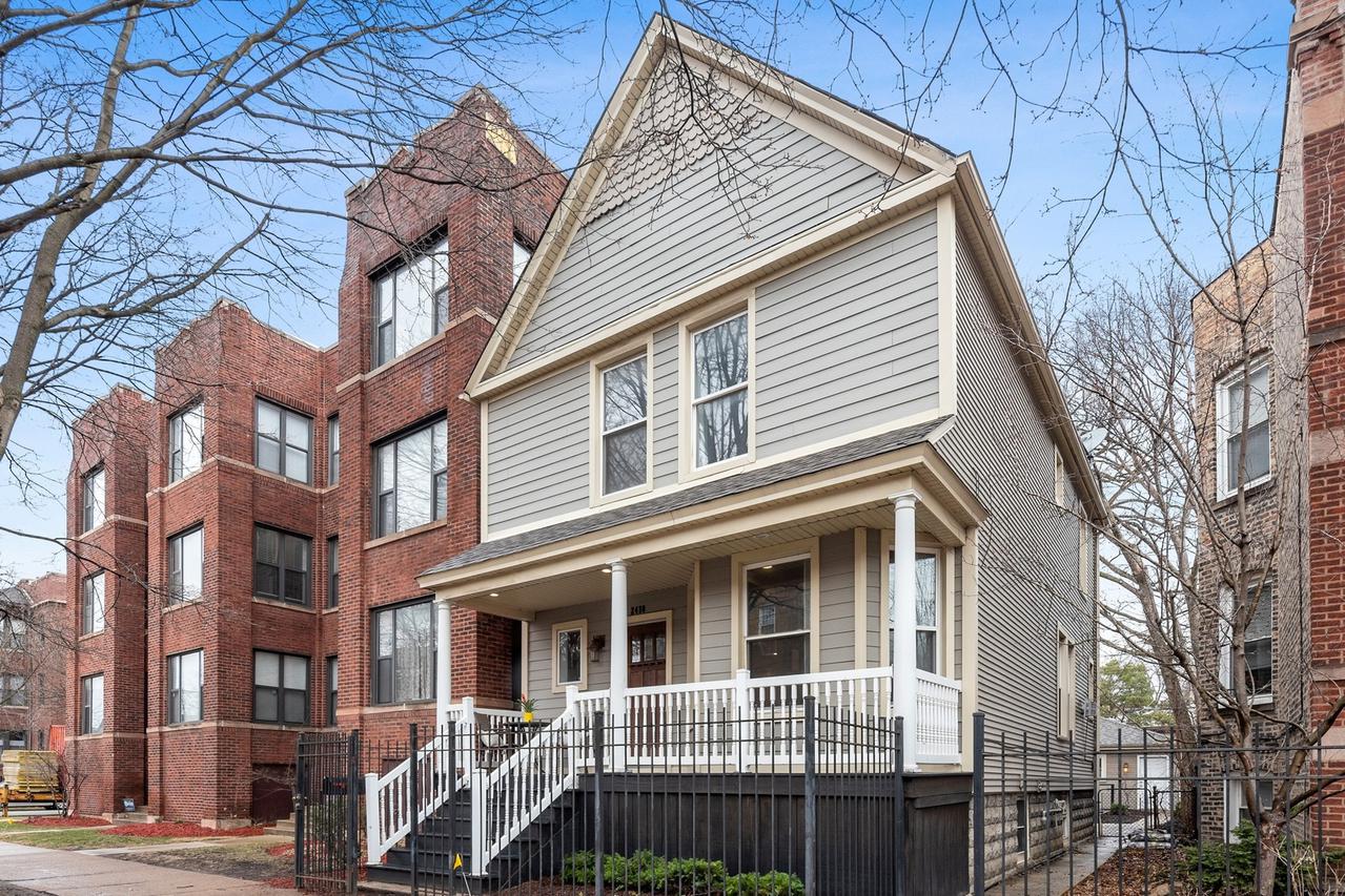 2450 W Eastwood Ave., Chicago, IL 60625