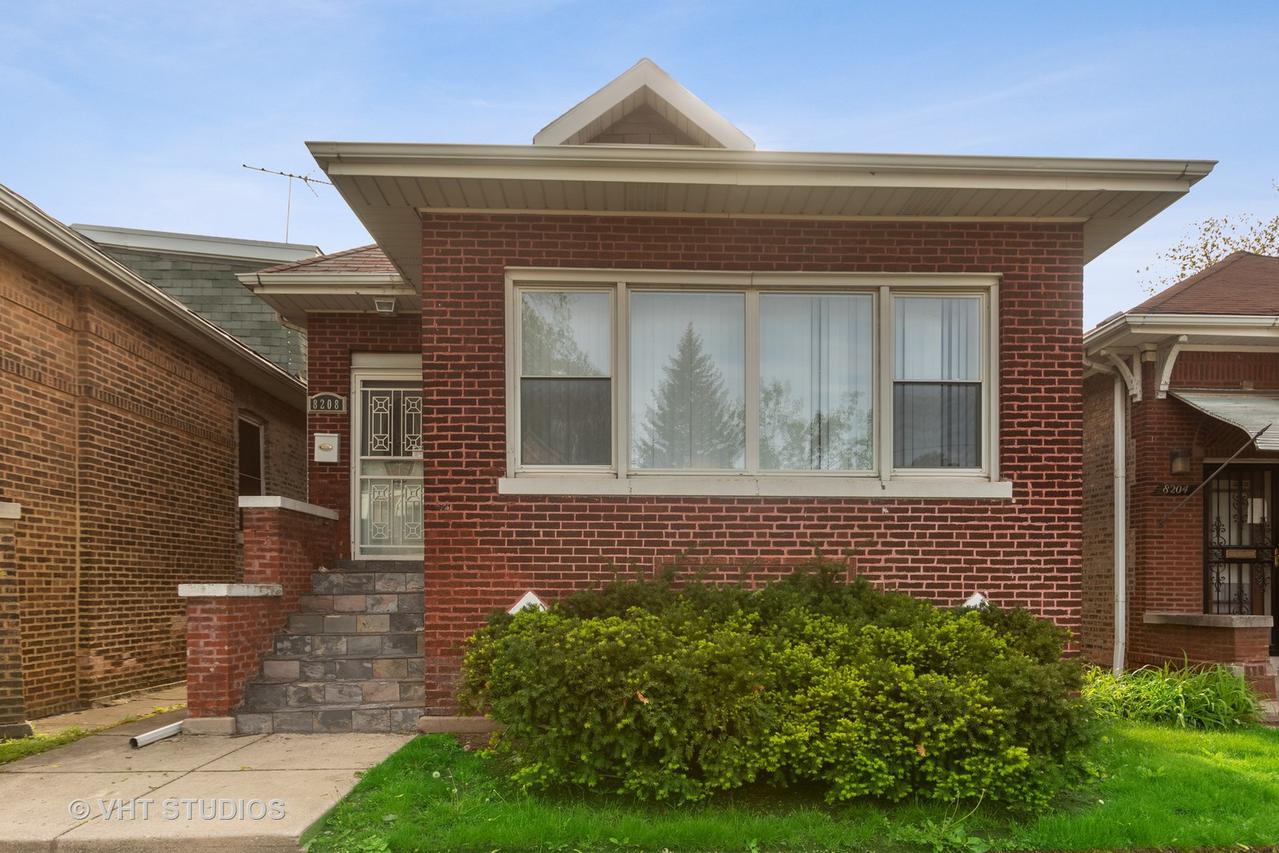 8208 S Kenwood Ave., Chicago, IL 60619