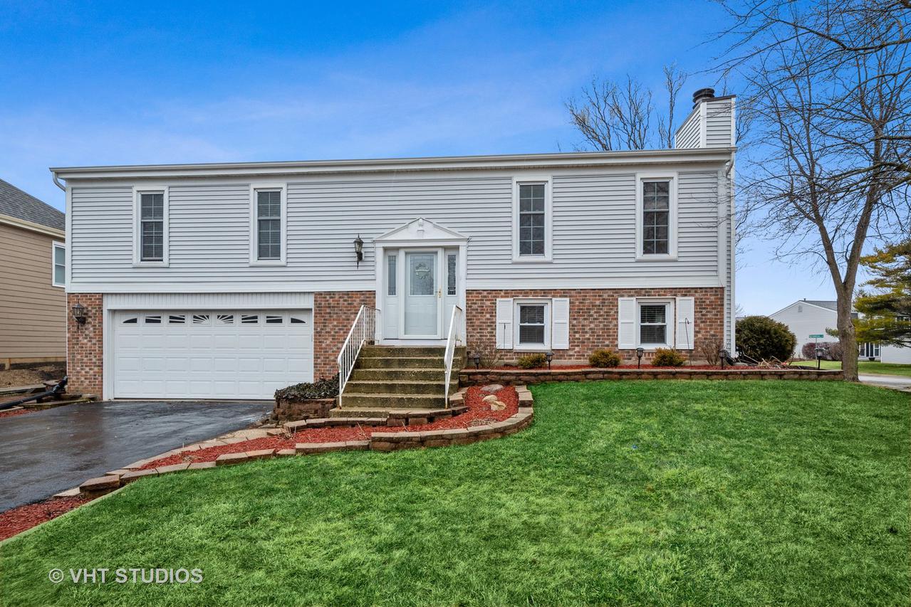 1205 Colony Ln., Roselle, IL 60172
