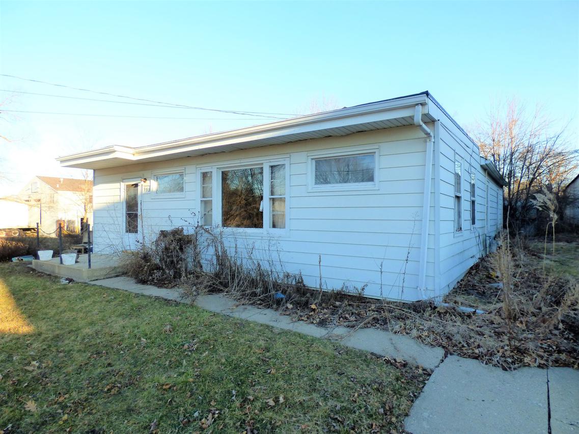 992 Bluff City Blvd., Elgin, IL 60123