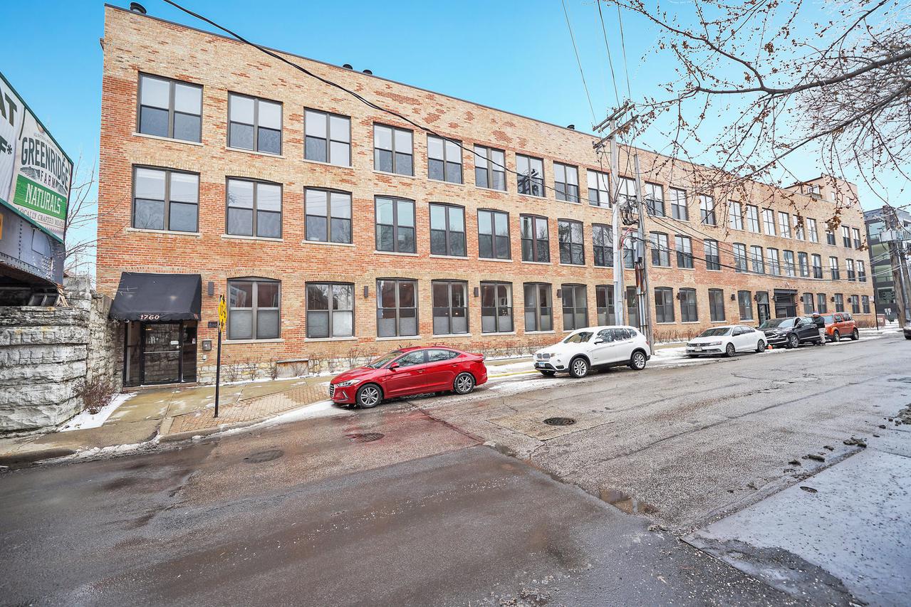 1760 W Wrightwood Ave. #102, Chicago, IL 60614