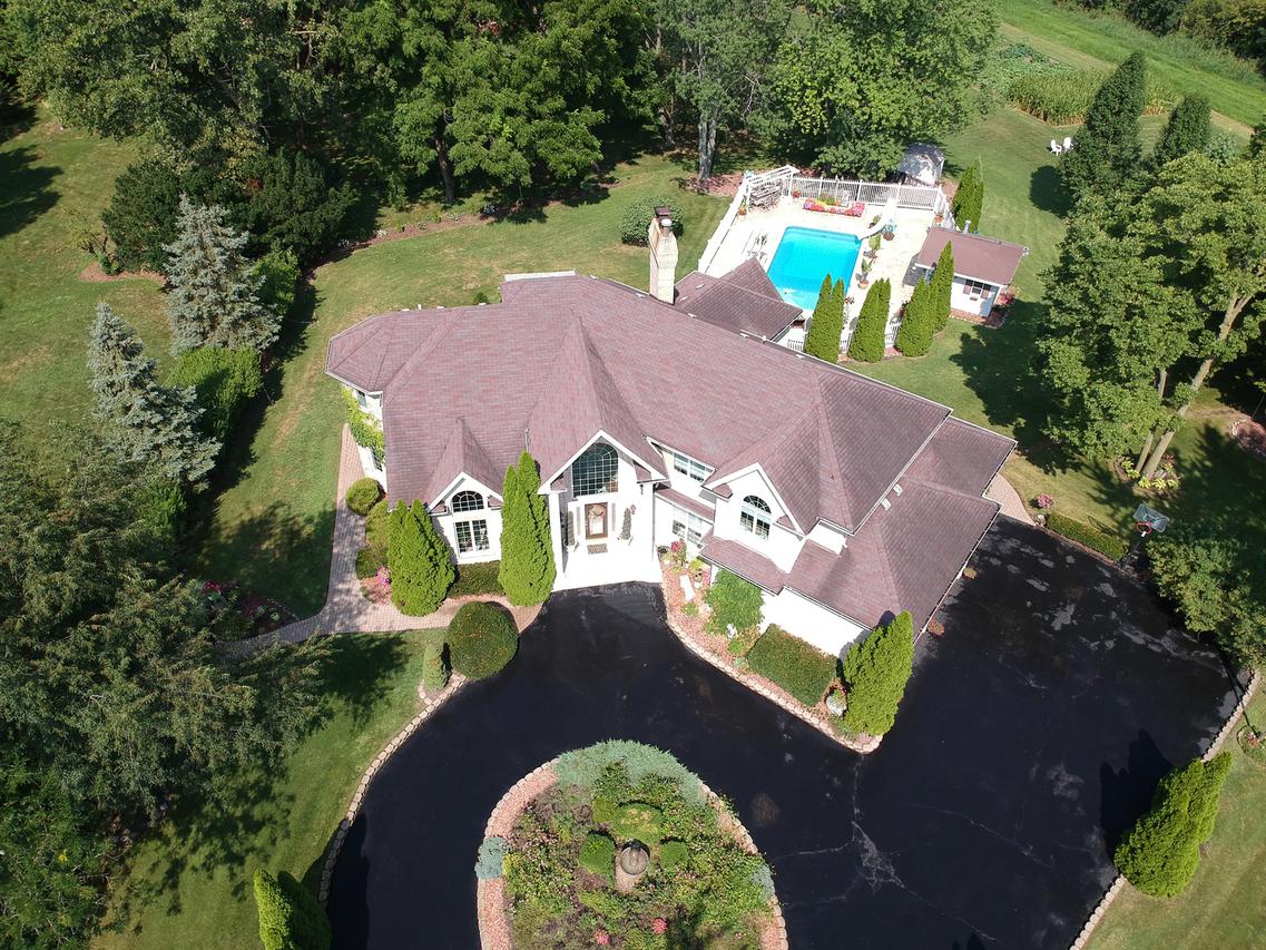 953 Troon Cir., Frankfort, IL 60423