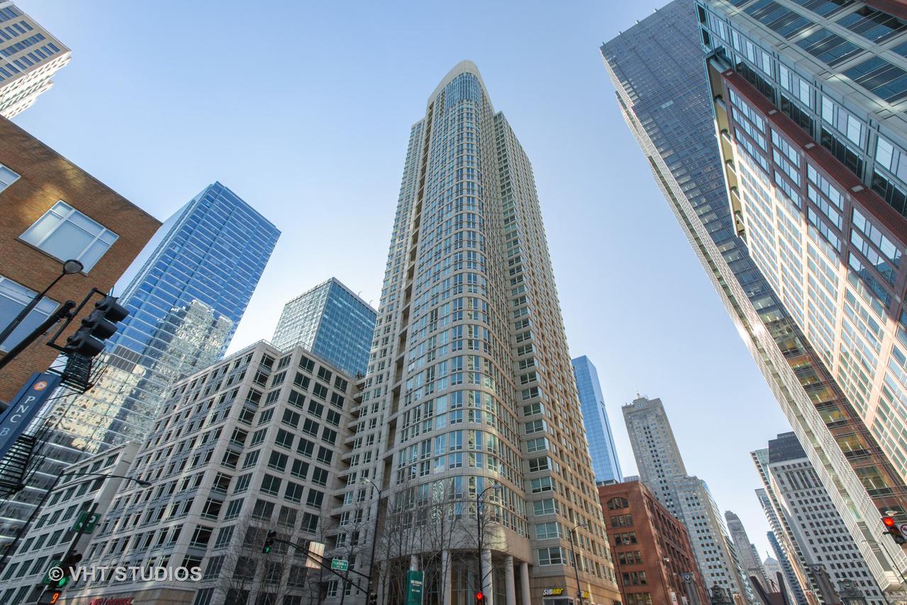 345 N La Salle Dr. #1504, Chicago, IL 60654